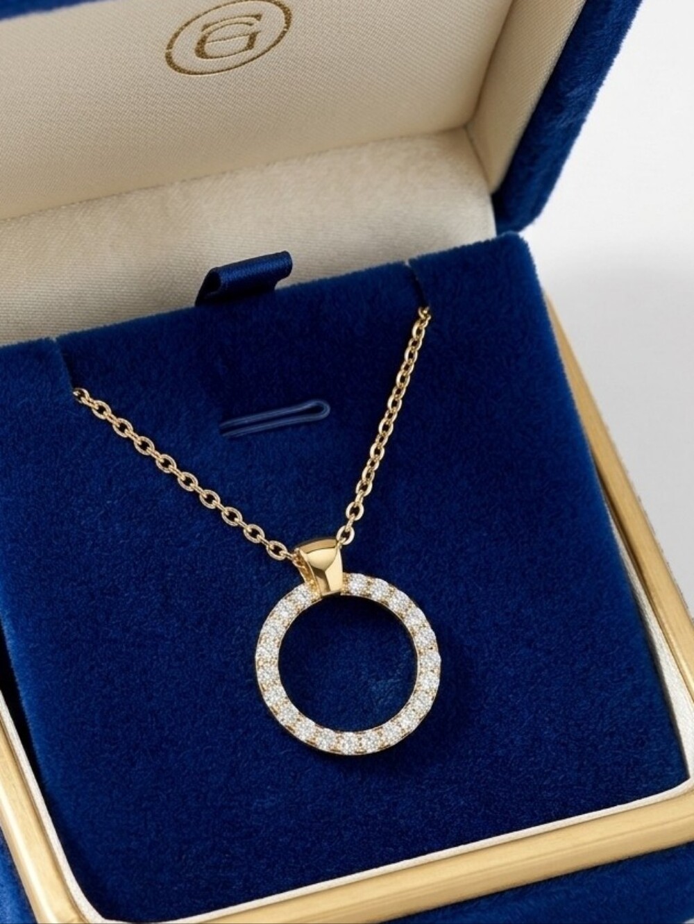 Elegant Gold Circle Pendant Necklace